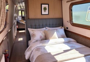 WiFi, bed sheets - Narrowboat Stern - Stratford - Stay6 - PetFriendly (Stratford-upon-Avon)