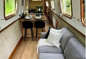TV - Narrowboat Stern - Stratford - Stay6 - PetFriendly (Stratford-upon-Avon)