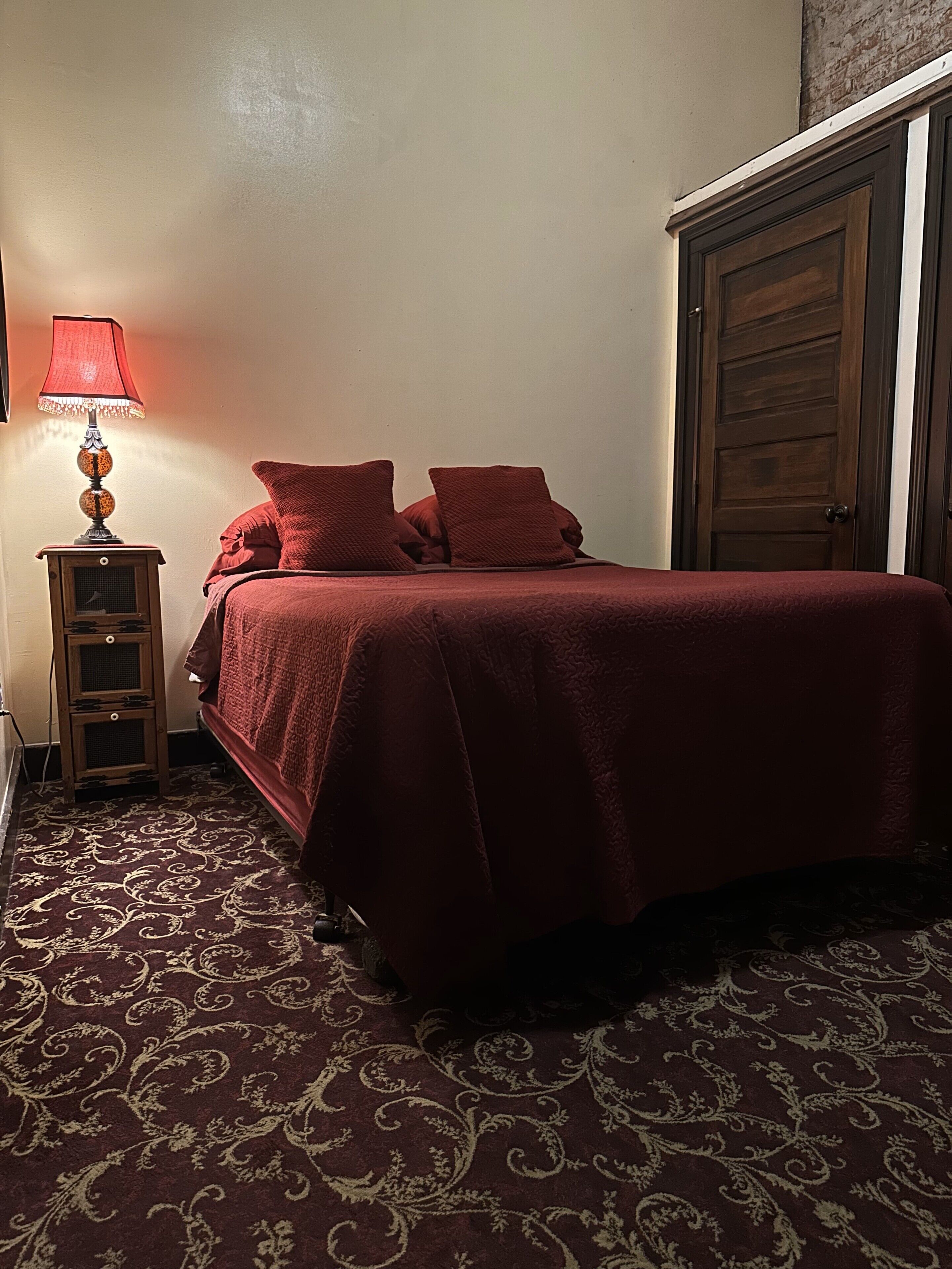 Iron/ironing board, internet, bed sheets