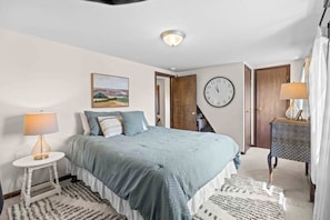 Iron/ironing board, internet, bed sheets