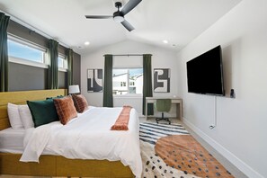 4 bedrooms, desk, iron/ironing board, travel cot - Pro Golf Simulator and Hot Tub, New Luxury 4 BR, Boise Home Sleeps 12 (Boise)