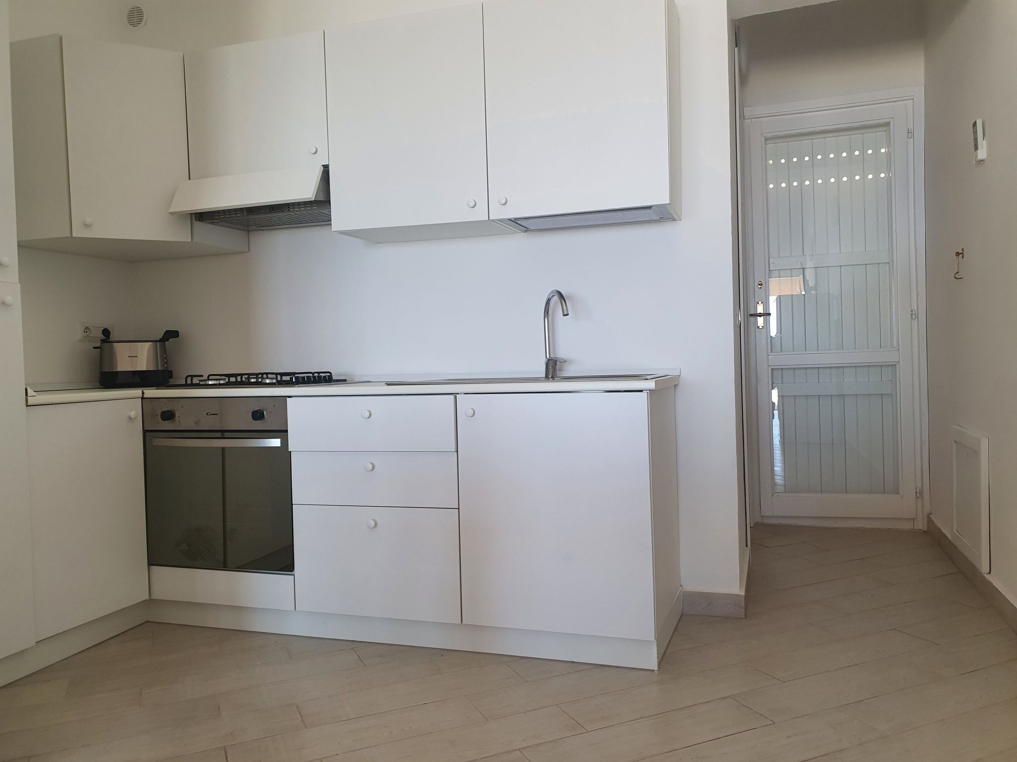 Fridge, oven, cookware/dishes/utensils