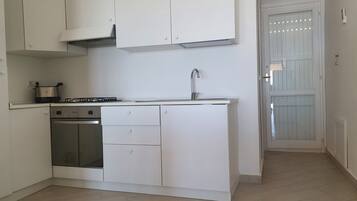 Fridge, oven, cookware/dishes/utensils