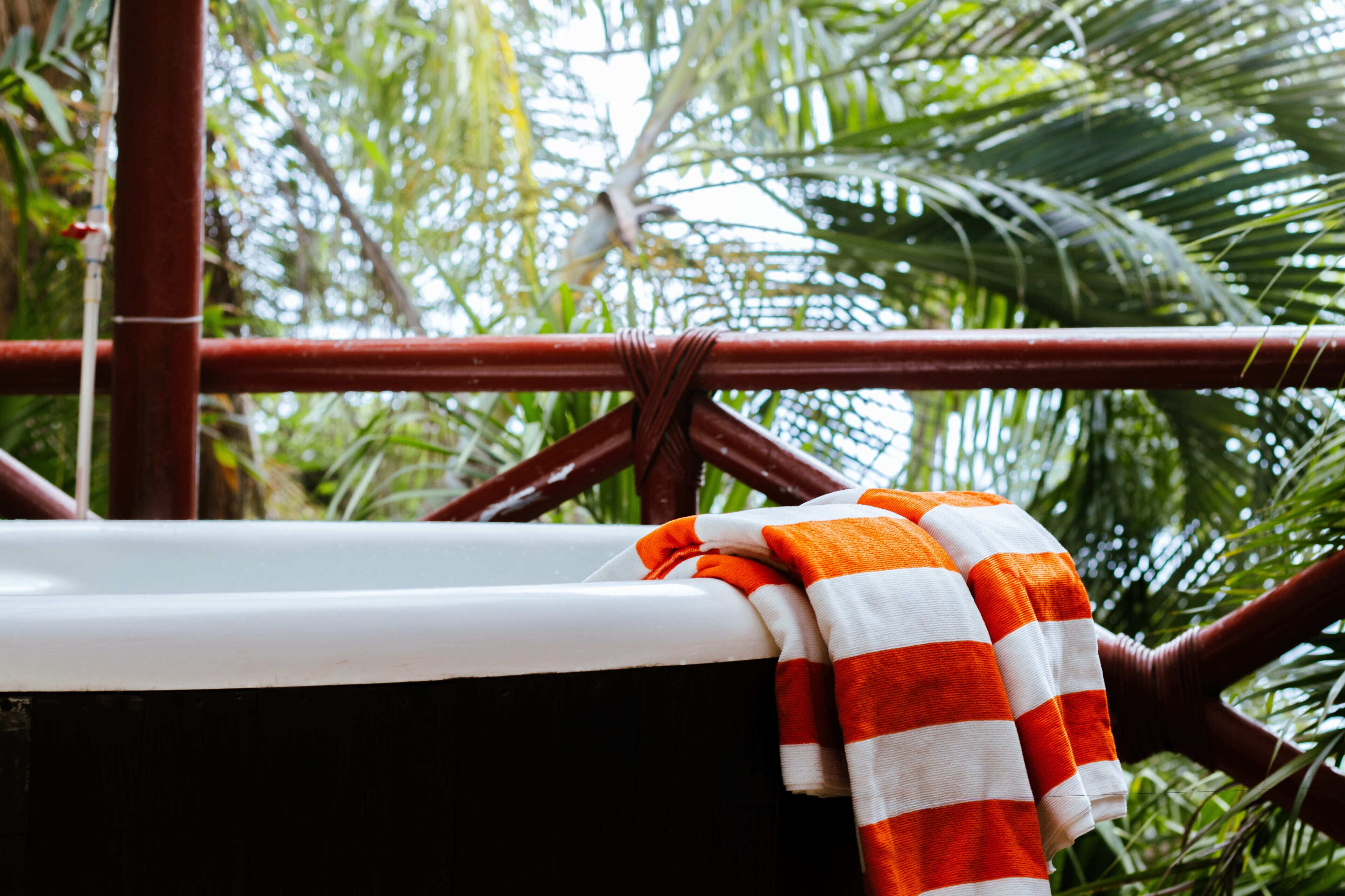 Outdoor spa tub