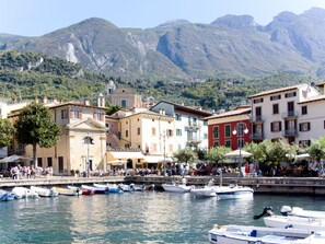 Marina - Wohnung in Malcesine mit Privatstrand by Interhome (Malcesine)