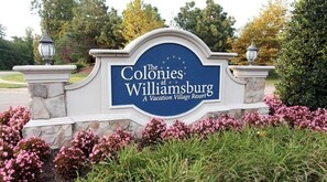 Property grounds - Amazing 2-bedroom resort in Williamsburg perfect for your getaway (Williamsburg)