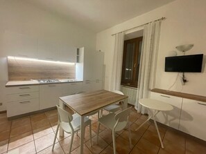 Dining - Zwei-Zimmer-Wohnung mit Seeblick by Interhome (Malcesine)