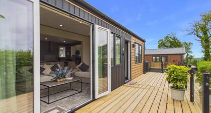 Puffin Lodge - 2 Bedroom Lodge - Wisemans Bridge