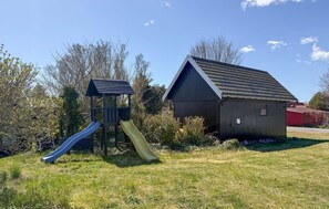 Children’s area - Gorgeous home in Nexø with WiFi (Nexø)
