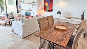 Unclassified image, 4 of 29, button - Haus 6 Personen- Klimaanlage- Wifi- Meerblick by Interhome (Sainte Maxime)