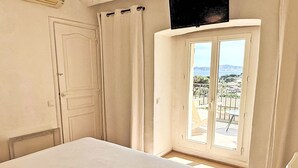 Unclassified image, 2 of 29, button - Haus 6 Personen- Klimaanlage- Wifi- Meerblick by Interhome (Sainte Maxime)