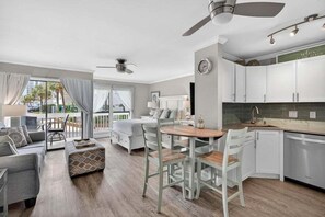 Interior - Sandpiper Cove 8152- Studio Unit near beach. (Destin)