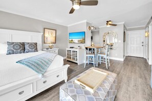 1 bedroom, iron/ironing board, free WiFi, bed sheets - Sandpiper Cove 8152- Studio Unit near beach. (Destin)
