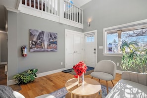 Interior - Spacious 4 Bedroom Home Near Bowness Park 🌿 (Calgary)