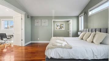 4 bedrooms, iron/ironing board, WiFi, bed sheets