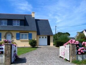 Exterior - "Les Hortensias" (Die Hortensien) by Interhome (Crozon-Morgat)