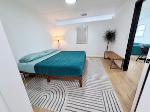 1 slaapkamer, een strijkplank/strijkijzer, wifi, beddengoed