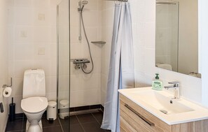 Shower - Awesome apartment in Svaneke with swimming pool (Svaneke)