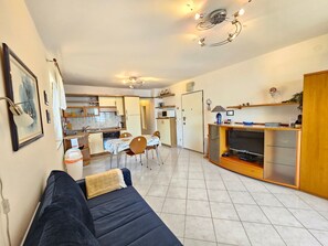 Living area - Apartment direkt am Meer für 2-3 Personen by Interhome (Novi Vinodolski)