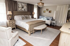 3 Schlafzimmer, Schreibtisch, Bügeleisen/Bügelbrett, Reisekinderbett