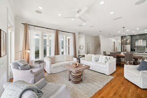 Smart TV, books - SeaEsta 🎉| Lagoon Pool | Private Beach Access & Tram | Sleeps 16 (Seacrest)