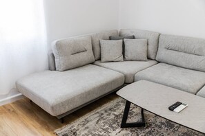 House - Casa Tirana Cozy 2BR Apartment Near Main Square (Tirana)