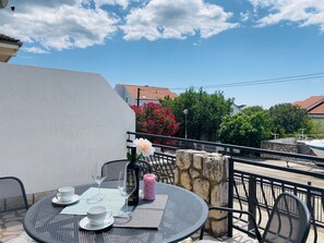 Outdoor dining - Renovierte Ferienwohnung Irena in Dramalj by Interhome (Crikvenica/Dramalj)
