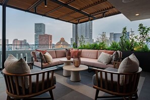 Property grounds - Private Balcony with Garden & Gym Access (Mexico City)