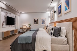 Desk, iron/ironing board, WiFi, bed sheets - Spacious Group Getaway with Private Terrace & Grill (Mexico City)