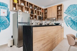 Fridge, microwave, oven, stovetop - Spacious Group Getaway with Private Terrace & Grill (Mexico City)