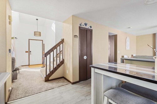 Cozy 3BR Getaway with Yard, Fireplace, Sleep 6