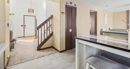 Cozy 3BR Getaway with Yard, Fireplace, Sleep 6