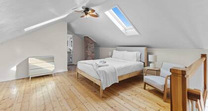 3BR Charming Home, Bright Space & Sleeps 6