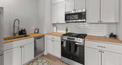 3BR Charming Home, Bright Space & Sleeps 6