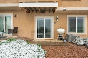 Terrace/patio - 1BR Cozy Studio, Patio, Grill, Near Garden of Gods (Colorado Springs)