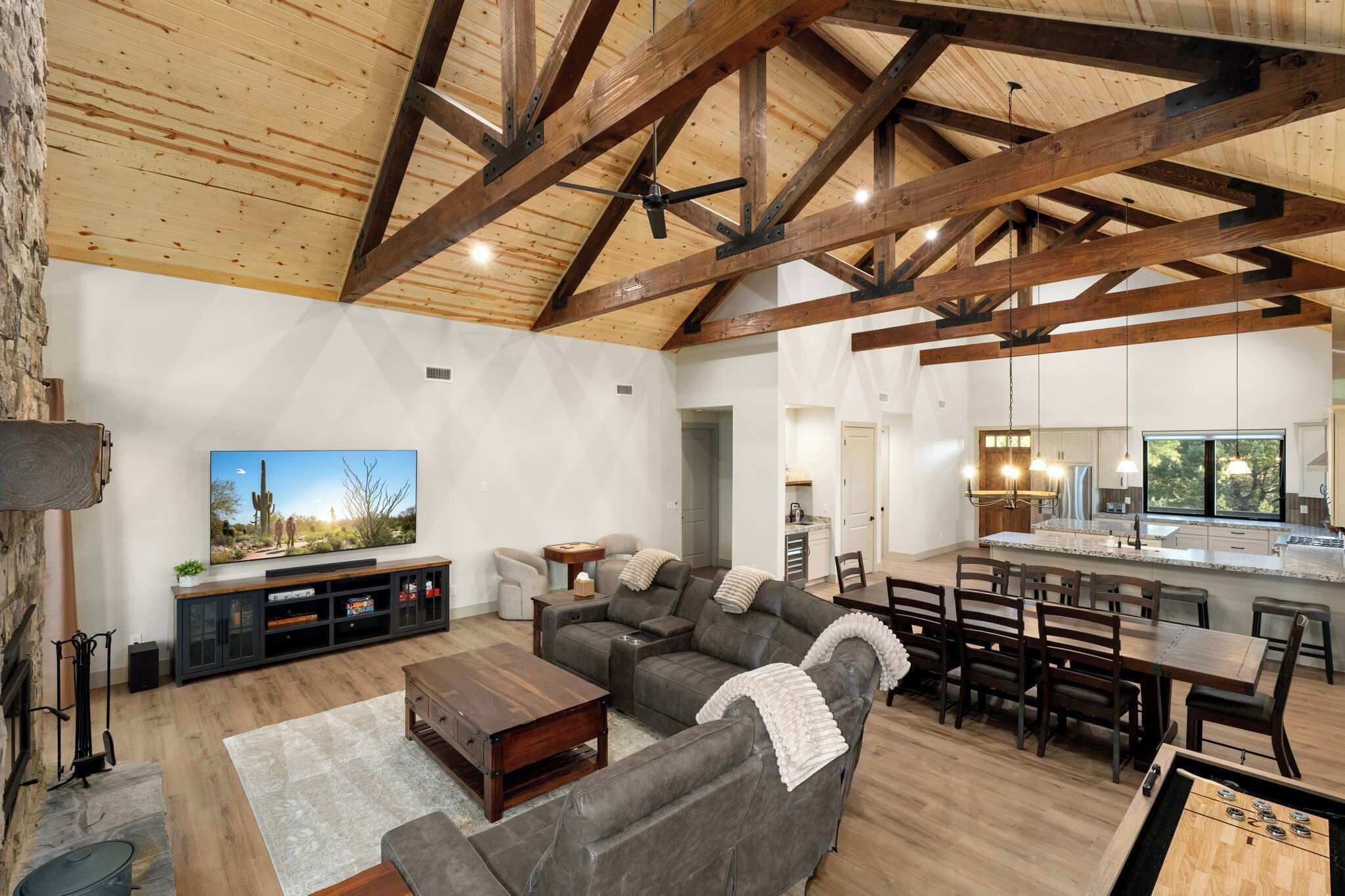 TV, fireplace