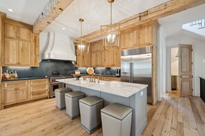 Fridge, microwave, oven, stovetop - Almost Heaven Cottage & Carriage House - Rosemary Beach - Free Bikes! (Inlet Beach)