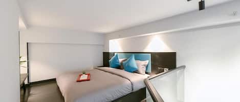 Comfort Double Room, City View | Blackout drapes, free WiFi