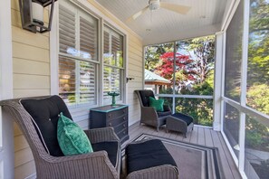 Property grounds - Beautiful Pet Friendly Rental with Fenced Back Yard Just over 1 block to the beach! (Dewey Beach)