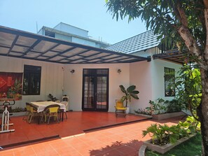 Outdoor dining - Peaceful villa Đà Nẵng-Sơn Trà Moutain view-2bedroom -Pool- Nearbeach- Steambath (Đà Nẵng)
