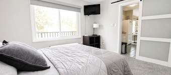 Walk to everything in Downtown Rehoboth! 2+ Night Rentals Allowed!