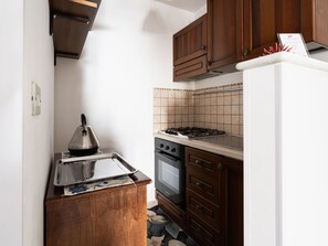 Private kitchen - Flaches Meer aus Kiefernholz by Interhome (Carovigno)