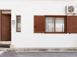 Exterior detail - Flaches Meer aus Kiefernholz by Interhome (Carovigno)