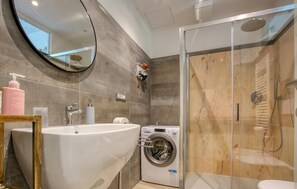 Shower, hair dryer - 2 bedroom nice apartment in Recco (Recco)