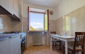 Fridge, stovetop, dishwasher, cookware/dishes/utensils - 2 bedroom stunning home in San Colombano Certenol (San Colombano Certenol)