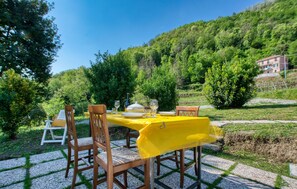 Outdoor dining - 2 bedroom stunning home in San Colombano Certenol (San Colombano Certenol)