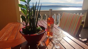 Outdoor dining - in Crikvenica mit Schöner Terrasse by Interhome (Crikvenica)