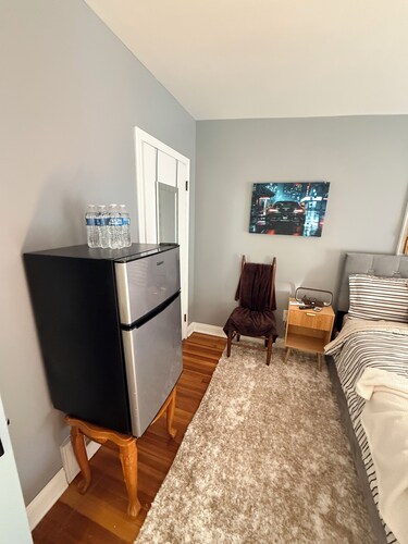 Grey comfort room