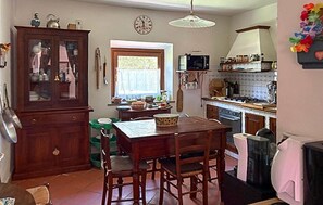 Fridge, microwave, stovetop, dishwasher - Stunning home in Tarquinia (Tarquinia)