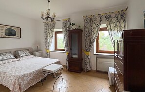 8 bedrooms, travel cot, free WiFi - Stunning home in Tarquinia (Tarquinia)